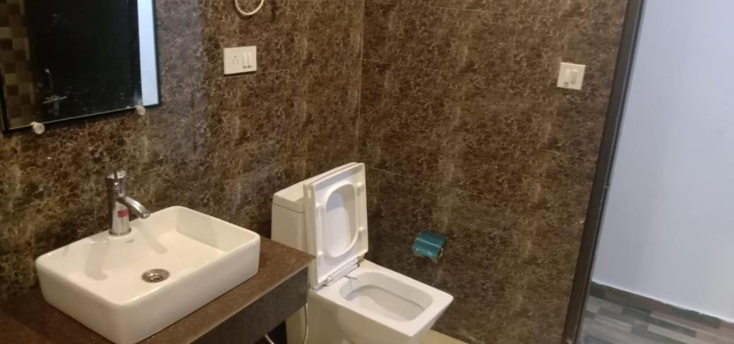 Hotel Stay Well Banikhet Dış mekan fotoğraf