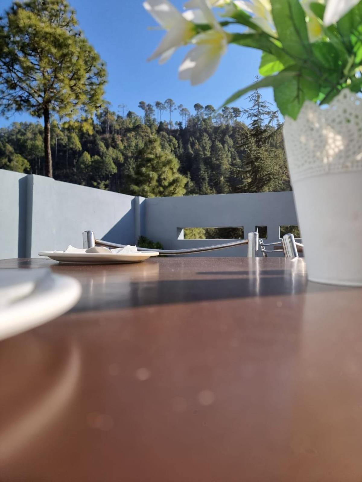 Hotel Stay Well Banikhet Dış mekan fotoğraf