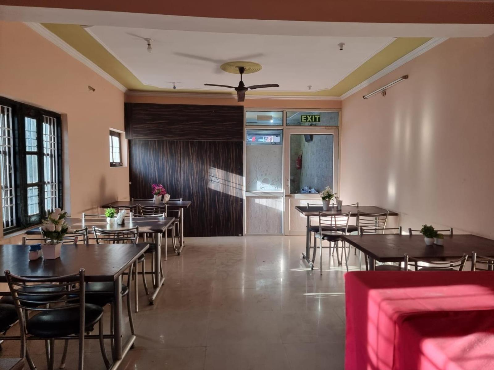 Hotel Stay Well Banikhet Dış mekan fotoğraf